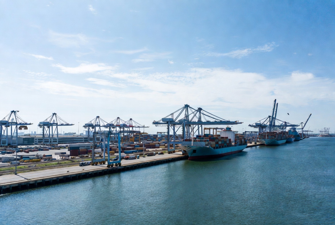 Seaport infrastructure security and hybrid power systems